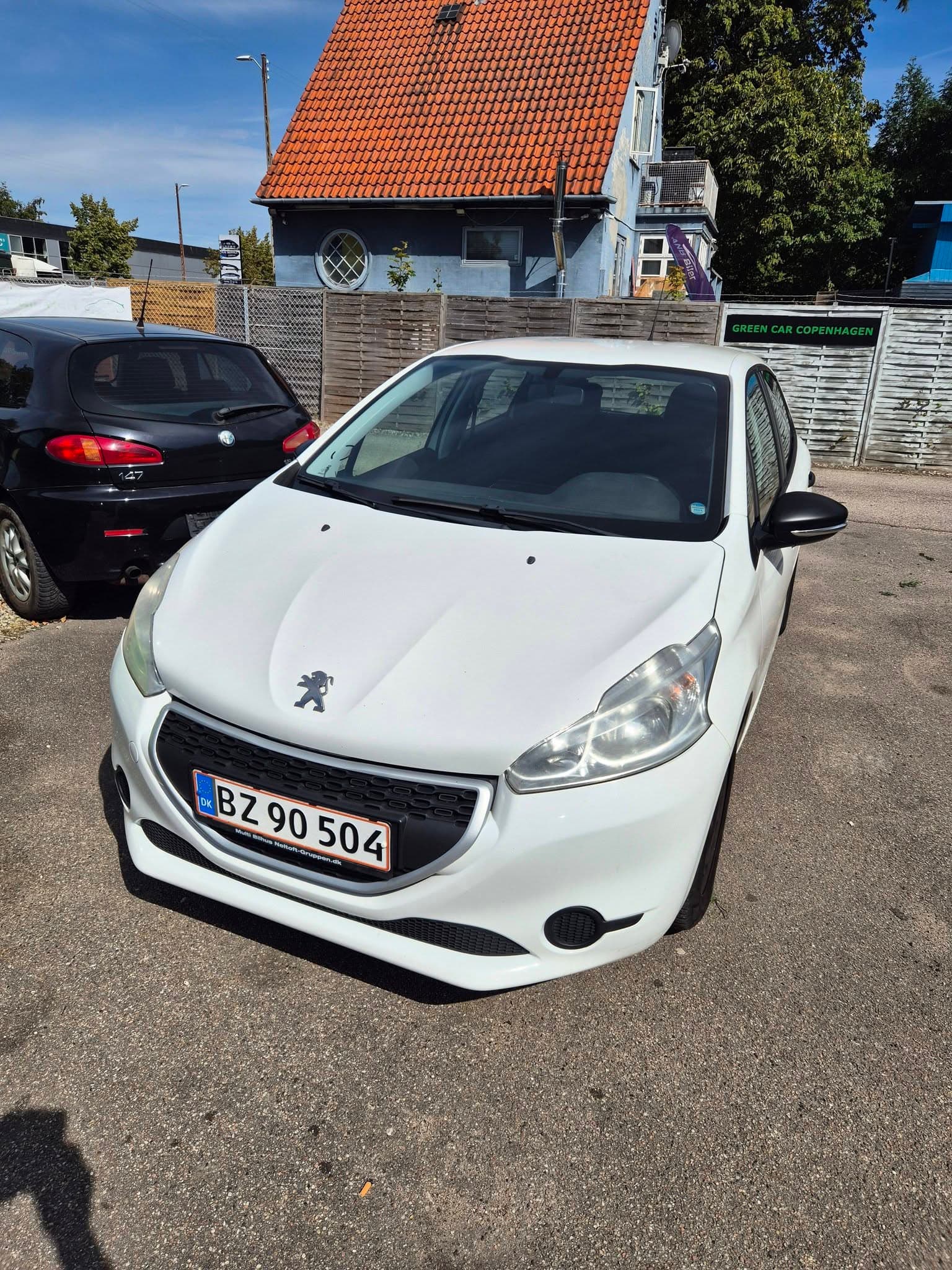 Peugeot 208 1.0 — foto 1 af 5